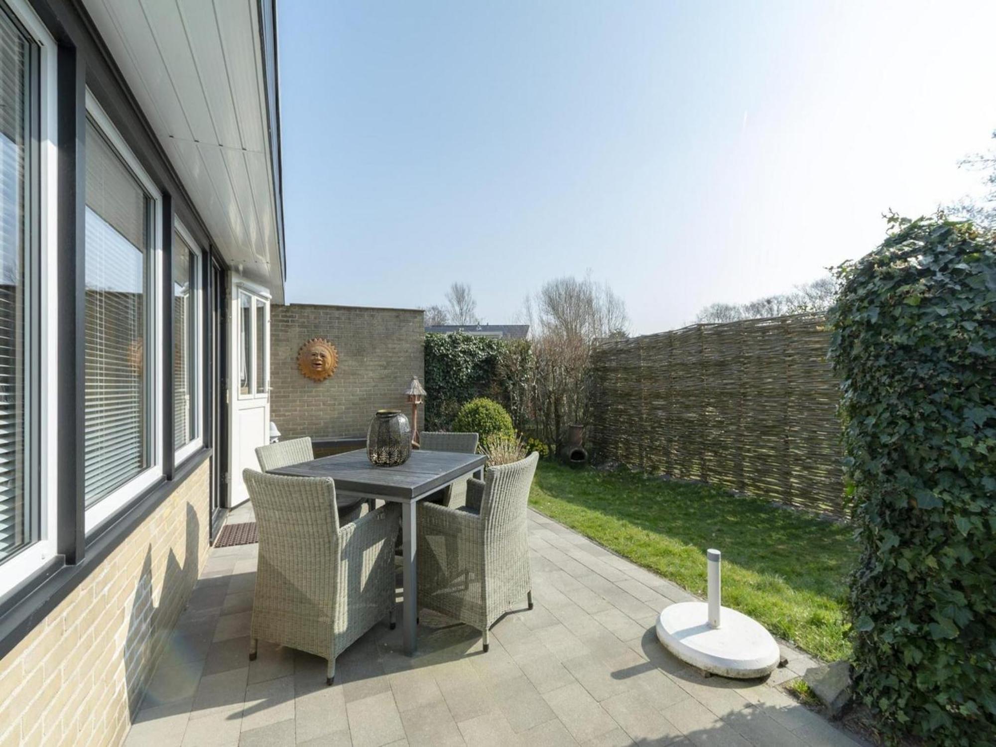 Attractive Bungalow With Modern Furnishings Sint Maartensvlotbrug Exteriér fotografie